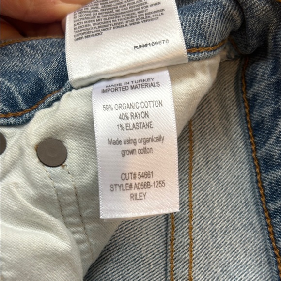 Distressed Agolde “Riley” Blue Jeans - Picture 4 of 5